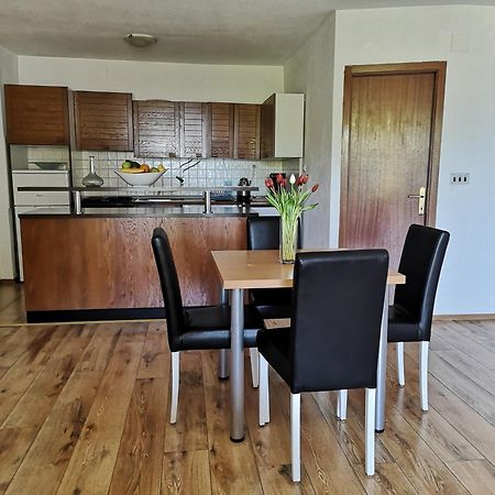 Apartmani Neva Макарска Екстериор снимка