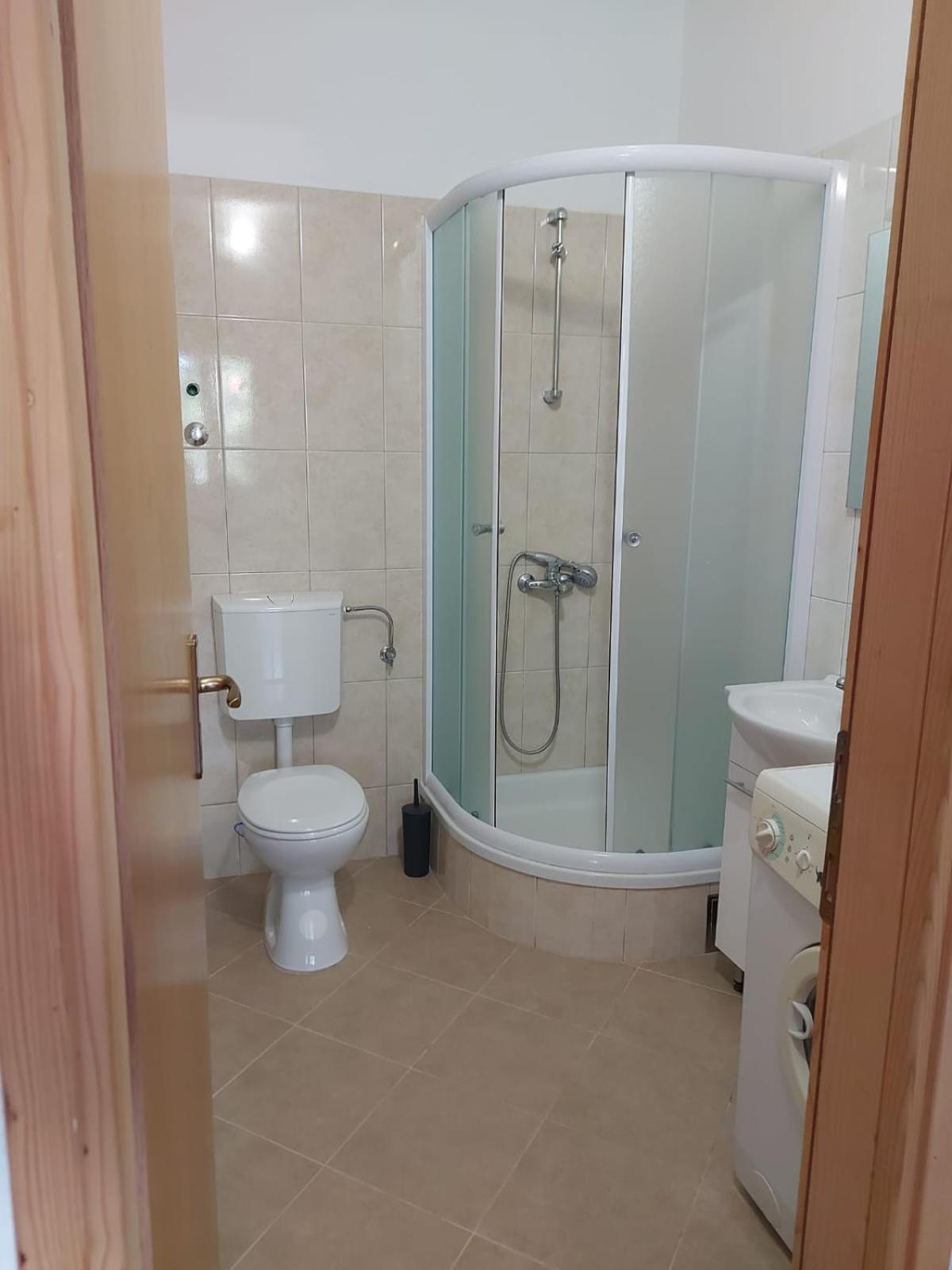 Apartmani Neva Макарска Екстериор снимка