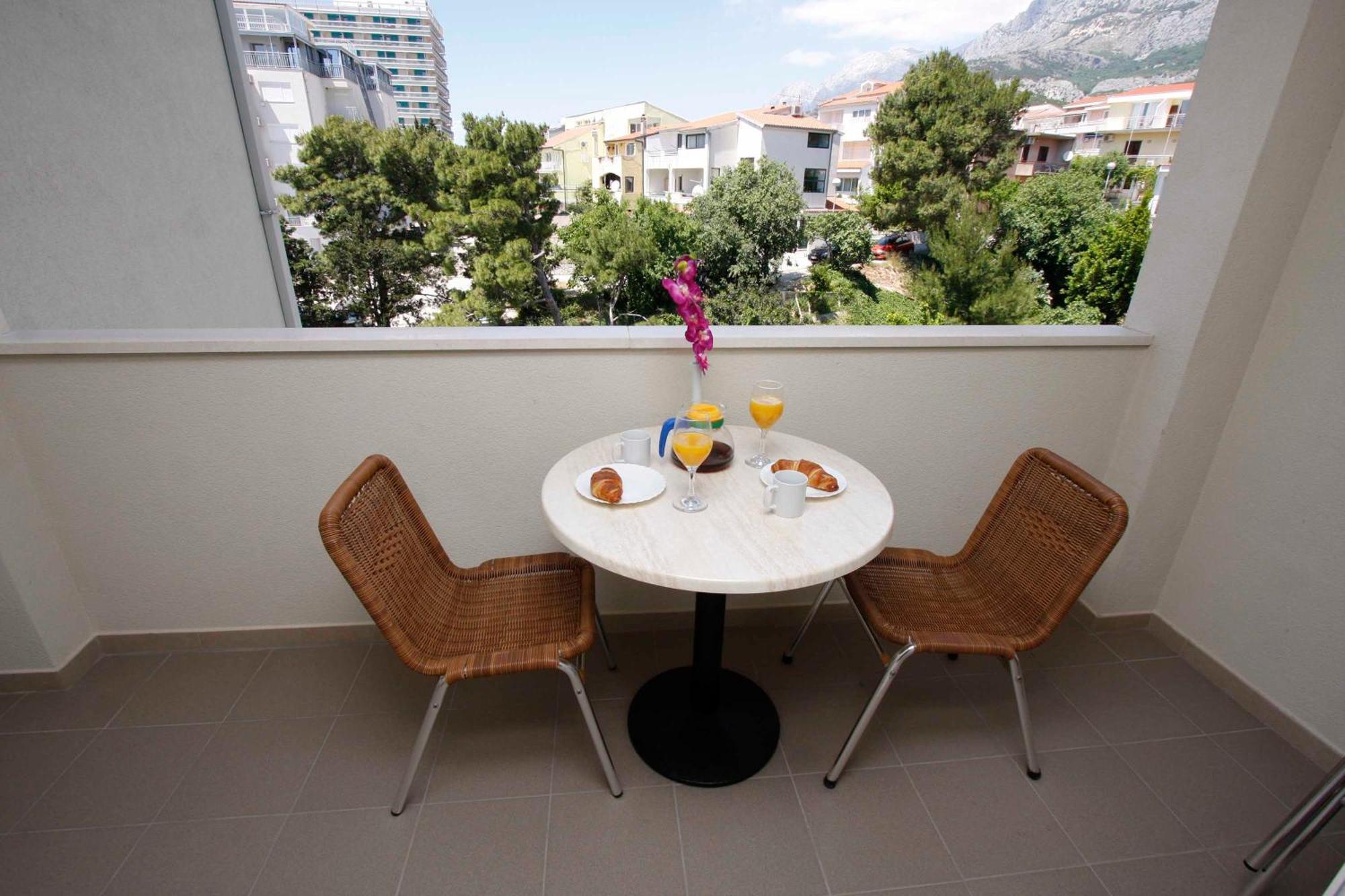 Apartmani Neva Макарска Екстериор снимка