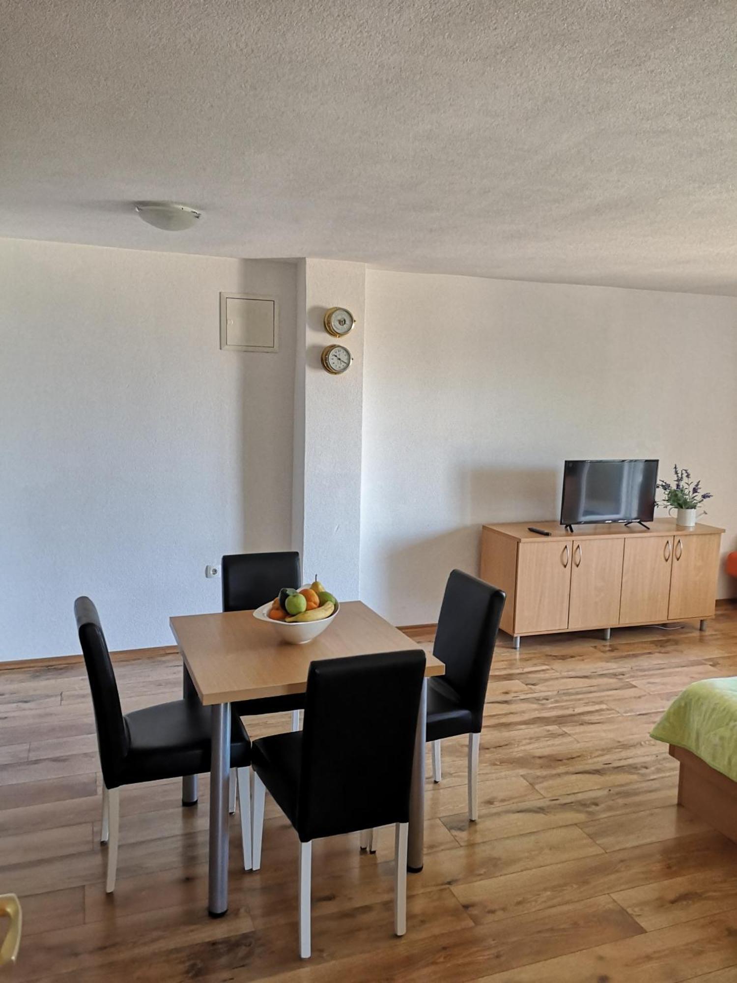 Apartmani Neva Макарска Екстериор снимка