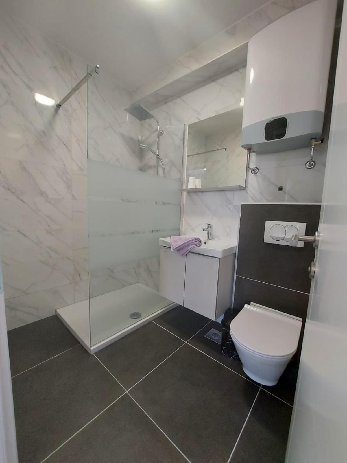Apartmani Neva Макарска Екстериор снимка